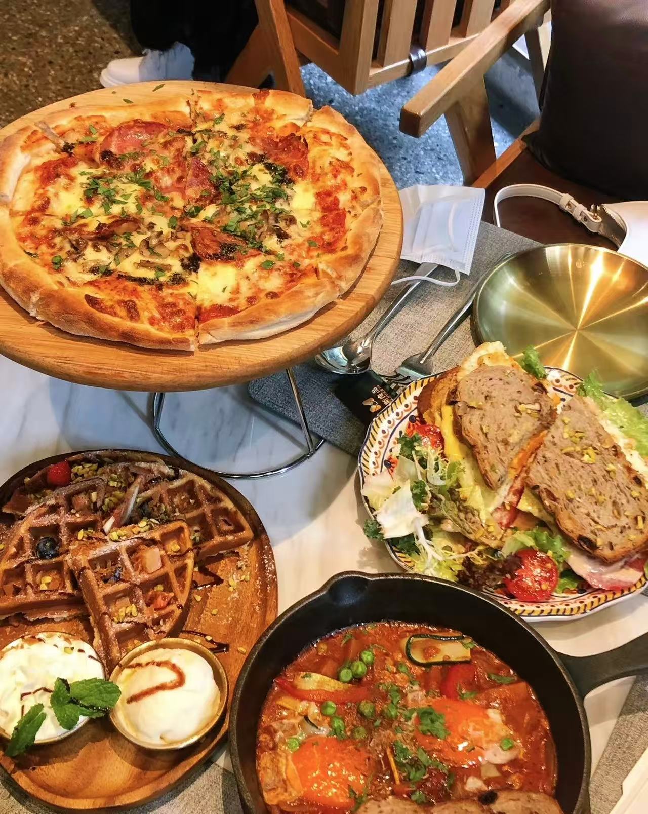 Almuerzo de primera (Desarrollo de anclas)