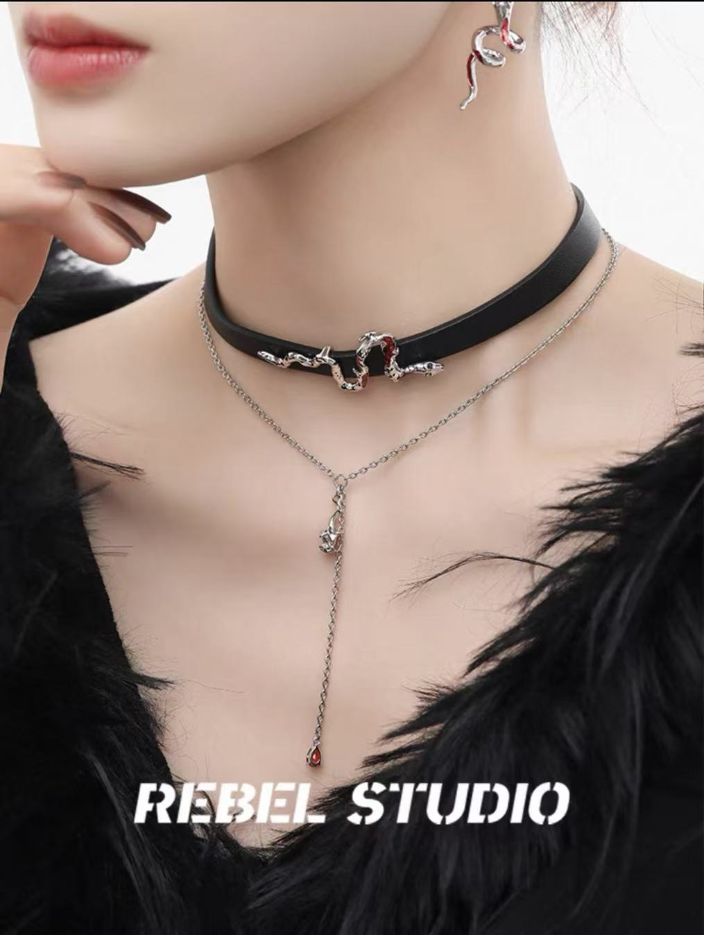 Ожерелье в виде змеи с красной каплей (разработка Anchor)